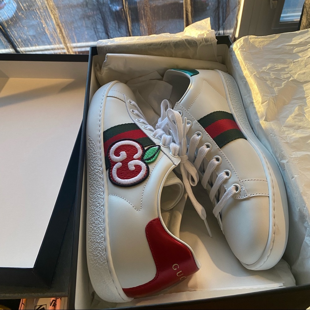 Gucci cherry logo sneakers
